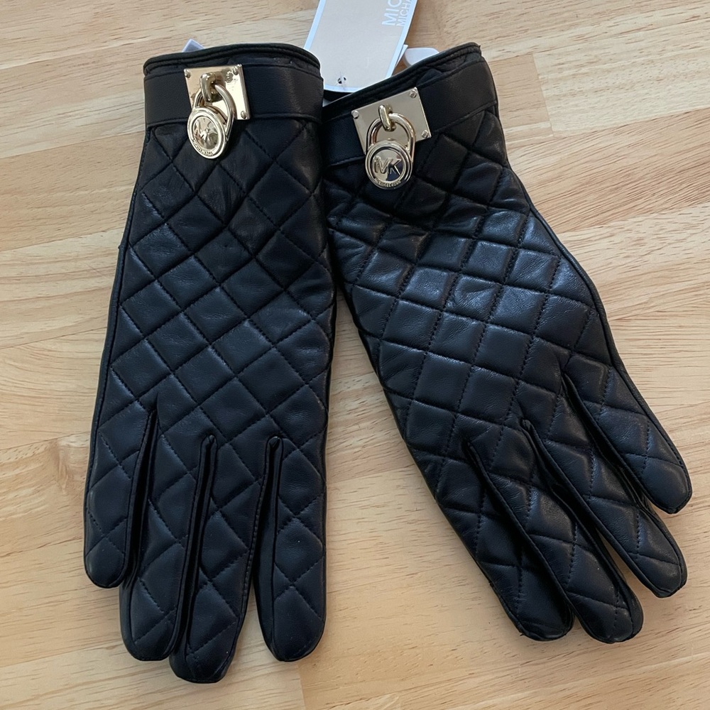 NWT. Black leather Michael Kors women’s gloves. Size Large